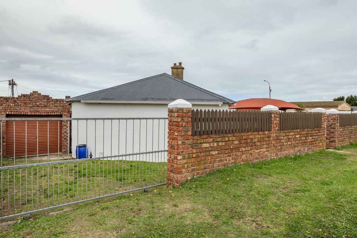 House For Sale in Kensington - Photo 3