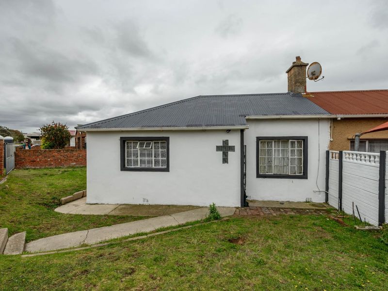 House For Sale in Kensington - Photo 2