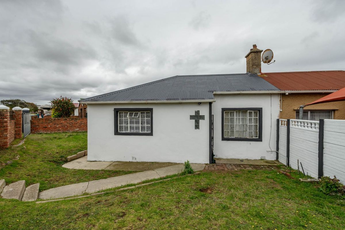 House For Sale in Kensington - Photo 2