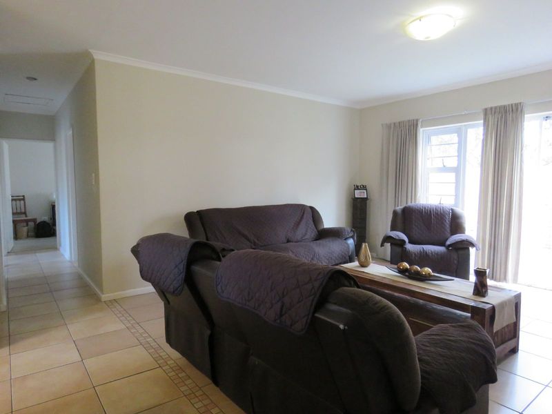 Townhouse For Sale in Glenroy Park - Photo 7