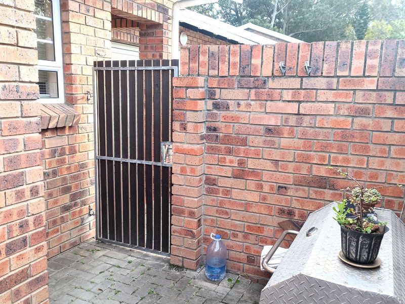 Townhouse For Sale in Glenroy Park - Photo 10