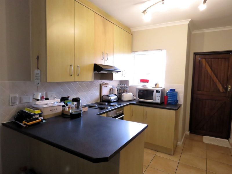 Townhouse For Sale in Glenroy Park - Photo 9