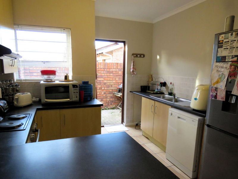 Townhouse For Sale in Glenroy Park - Photo 8