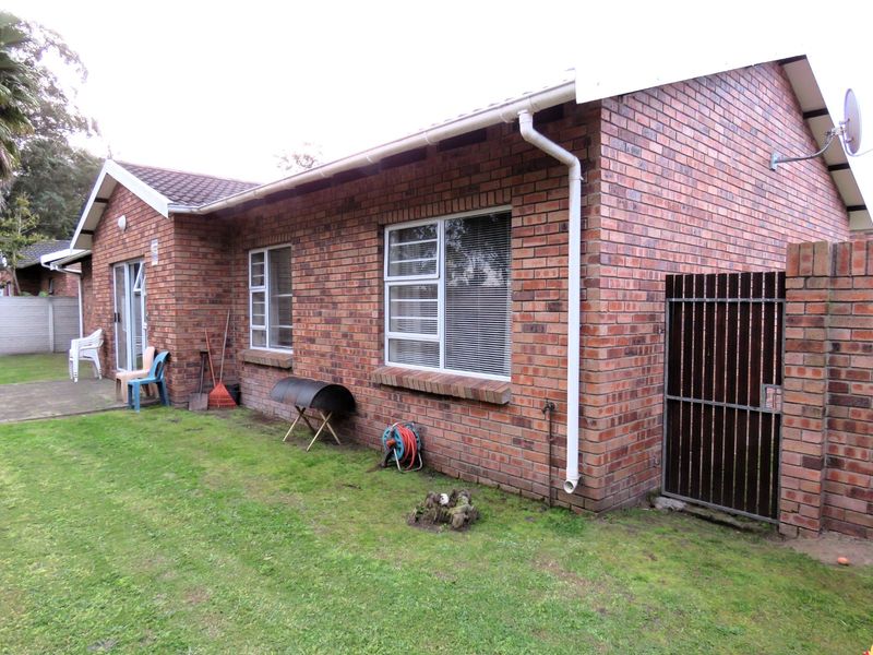 Townhouse For Sale in Glenroy Park - Photo 3