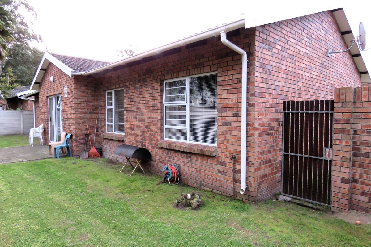 Townhouse For Sale in Glenroy Park - Photo 3