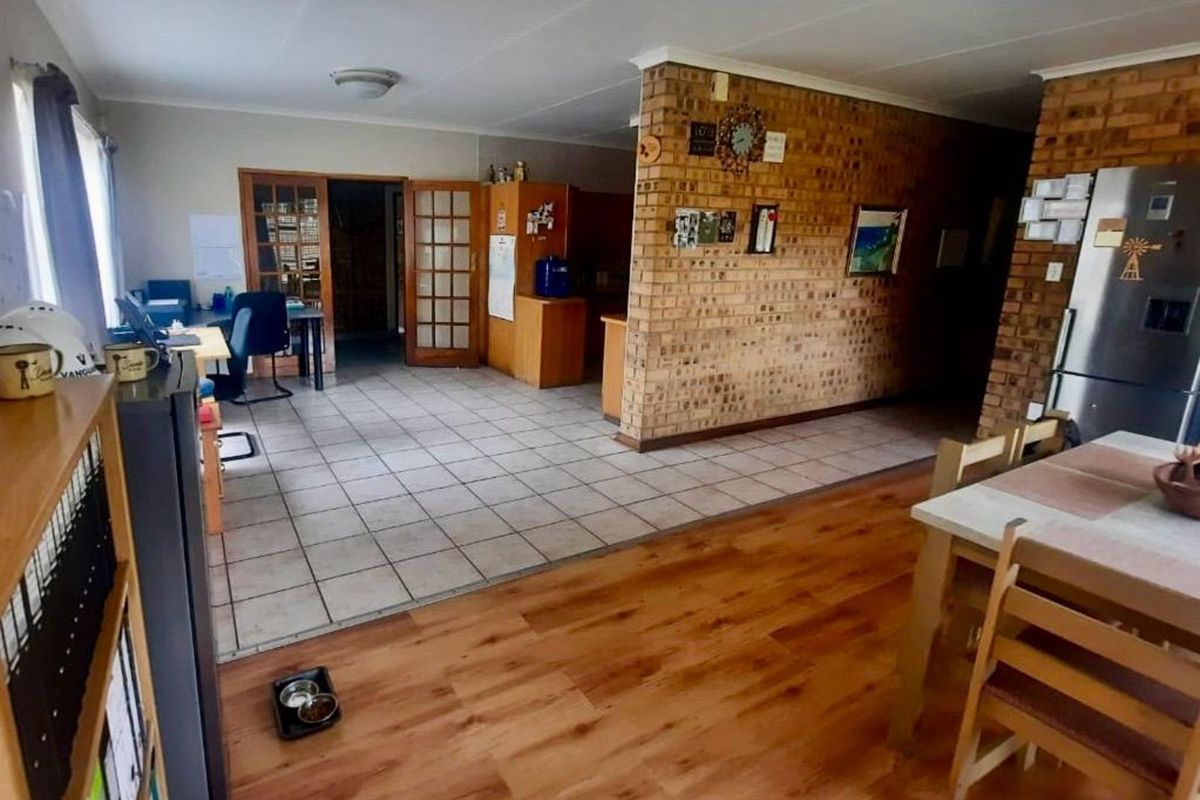 House For Sale in Ermelo Central - Photo 2