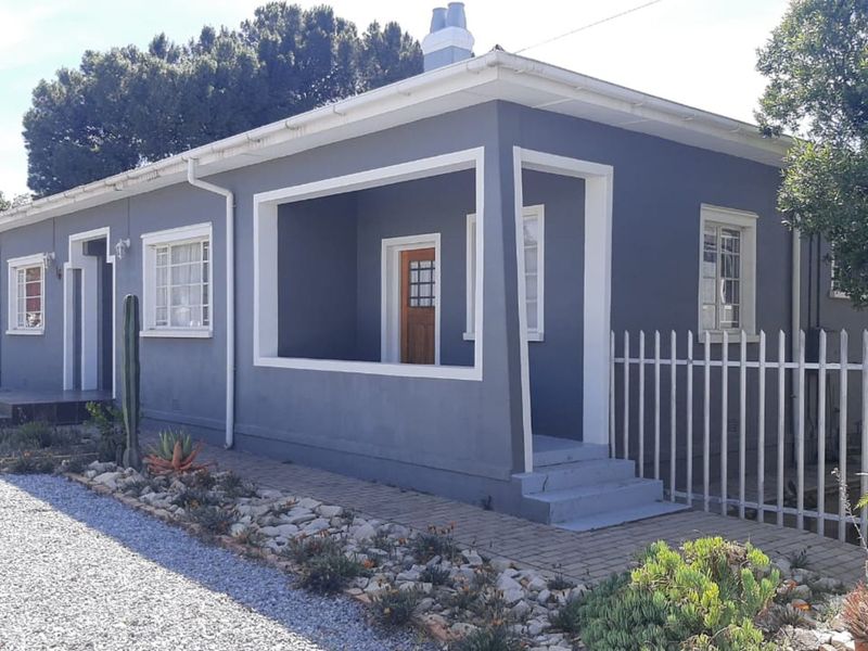 House For Sale in Calvinia Central - Photo 1