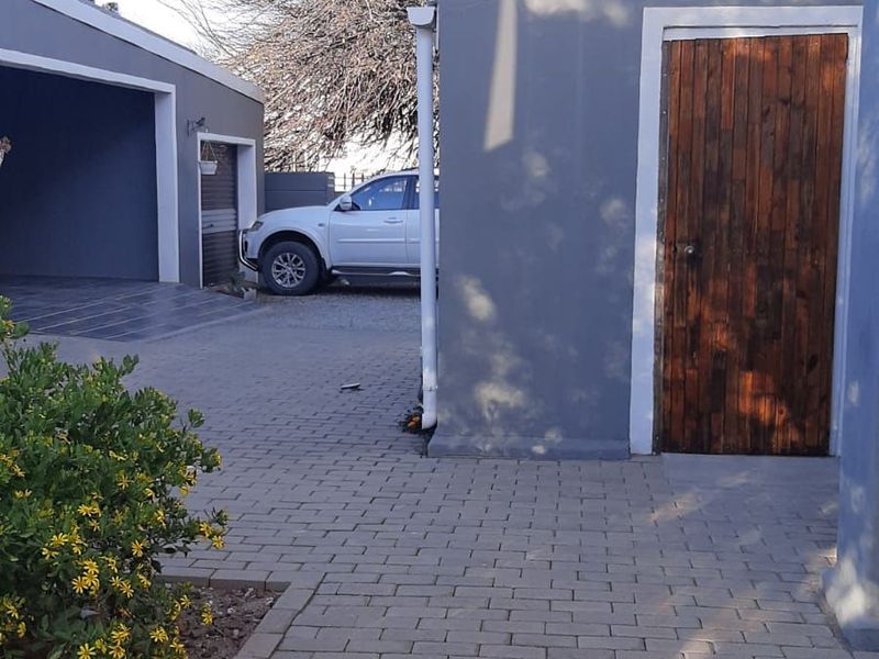 House For Sale in Calvinia Central - Photo 4