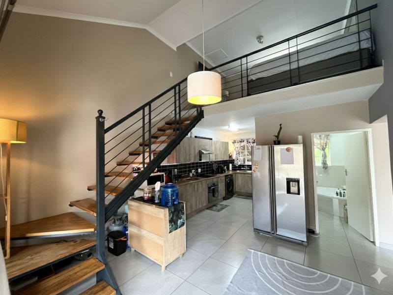Townhouse For Sale in Olivedale - Photo 4