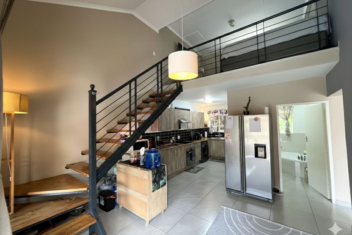 Townhouse For Sale in Olivedale - Photo 4