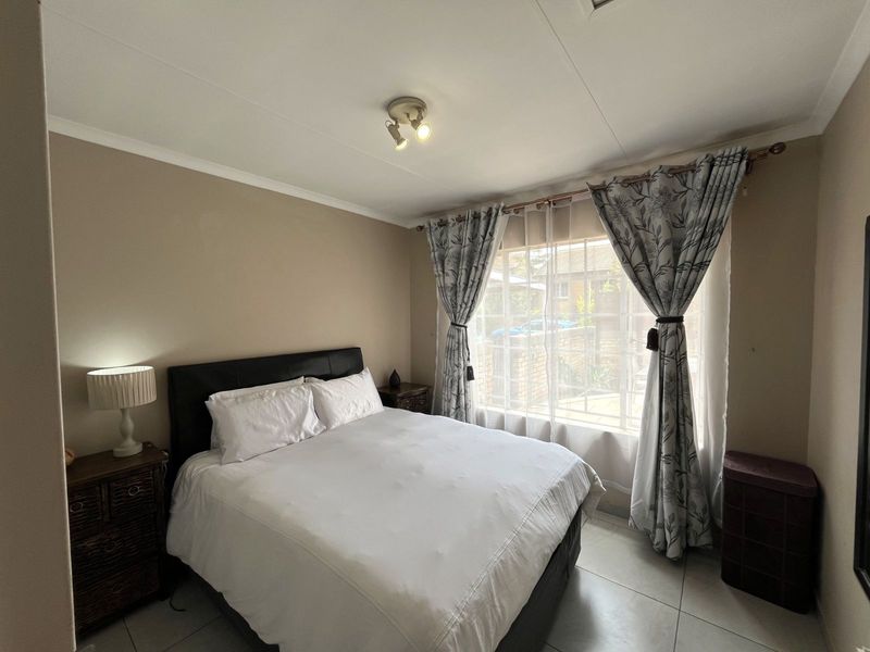 Townhouse For Sale in Olivedale - Photo 10