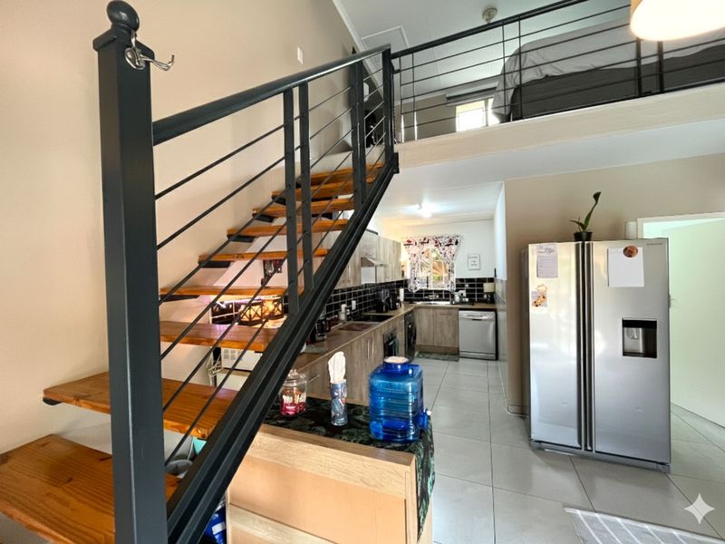 Townhouse For Sale in Olivedale - Photo 5