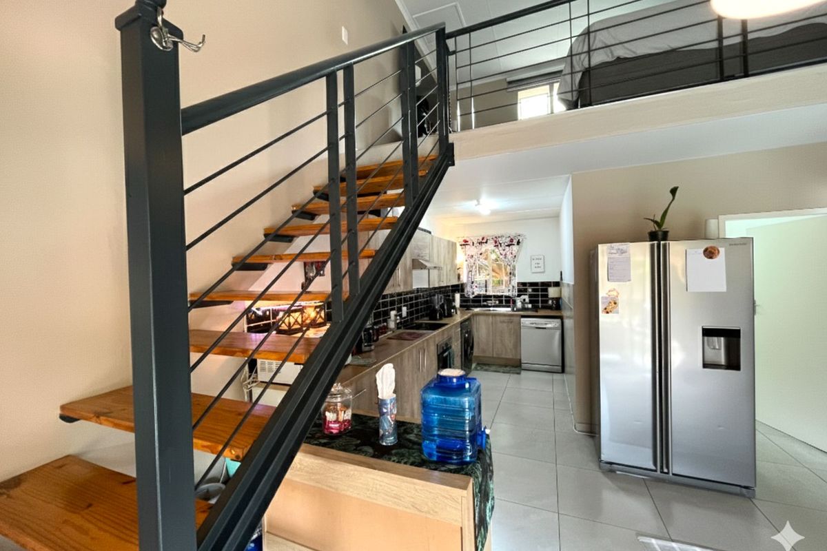 Townhouse For Sale in Olivedale - Photo 5