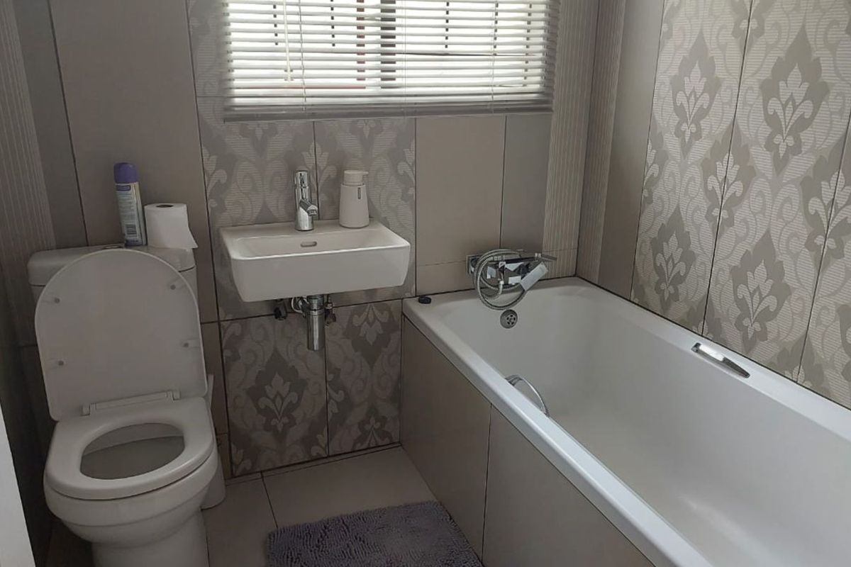 House For Sale in Soshanguve East - Photo 4