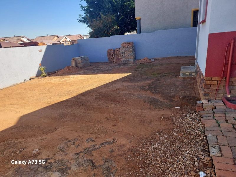 House For Sale in Soshanguve East - Photo 5