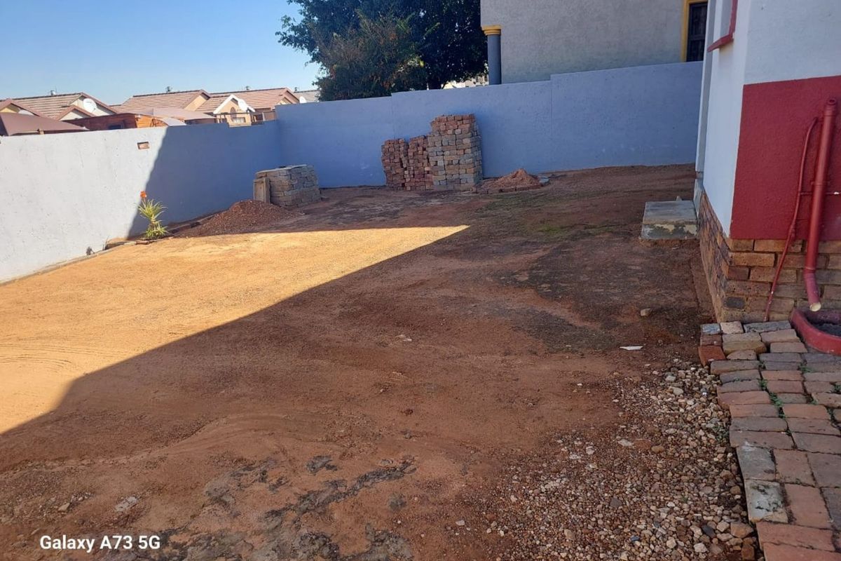 House For Sale in Soshanguve East - Photo 5