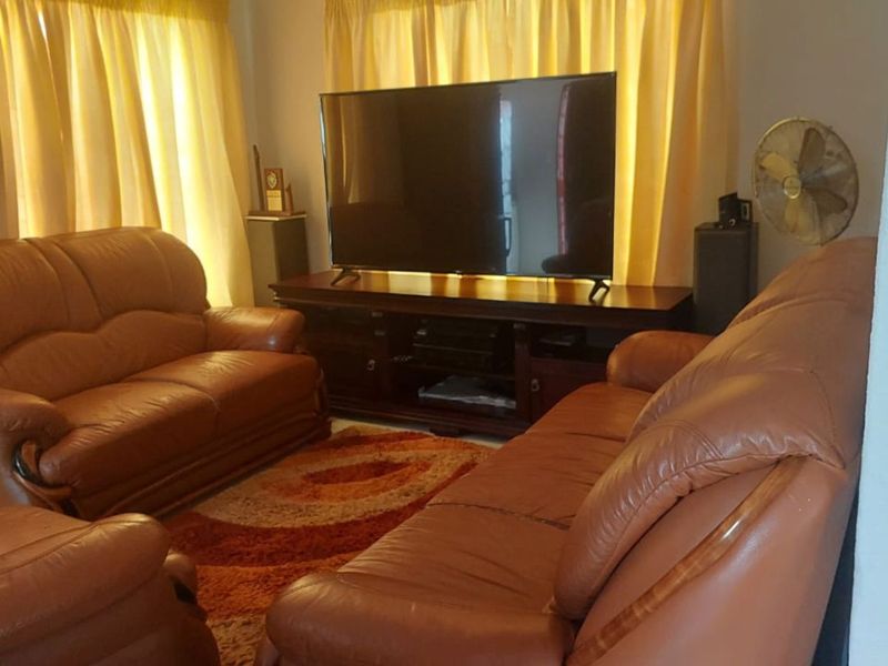 House For Sale in Soshanguve East - Photo 2