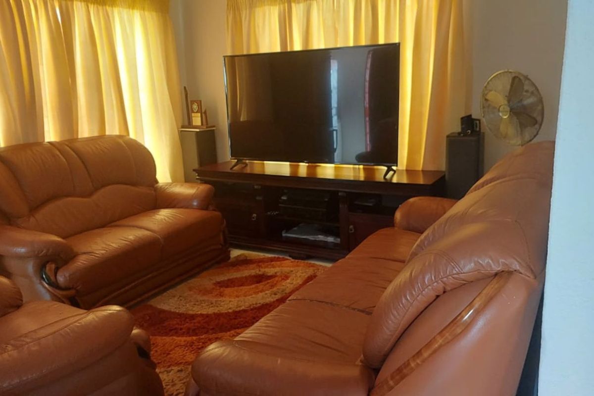 House For Sale in Soshanguve East - Photo 2