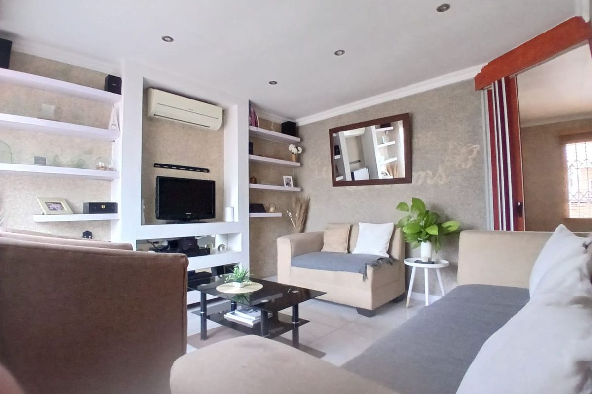 Townhouse For Sale in Ormonde - Photo 5