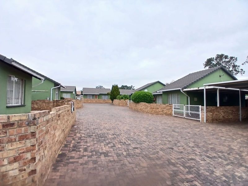 Townhouse For Sale in Ormonde - Photo 3