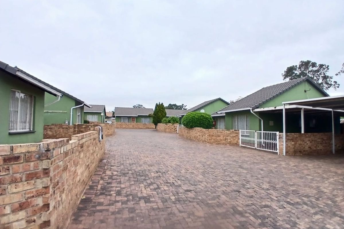 Townhouse For Sale in Ormonde - Photo 3