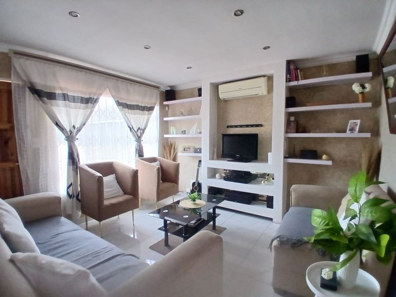 Townhouse For Sale in Ormonde - Photo 4