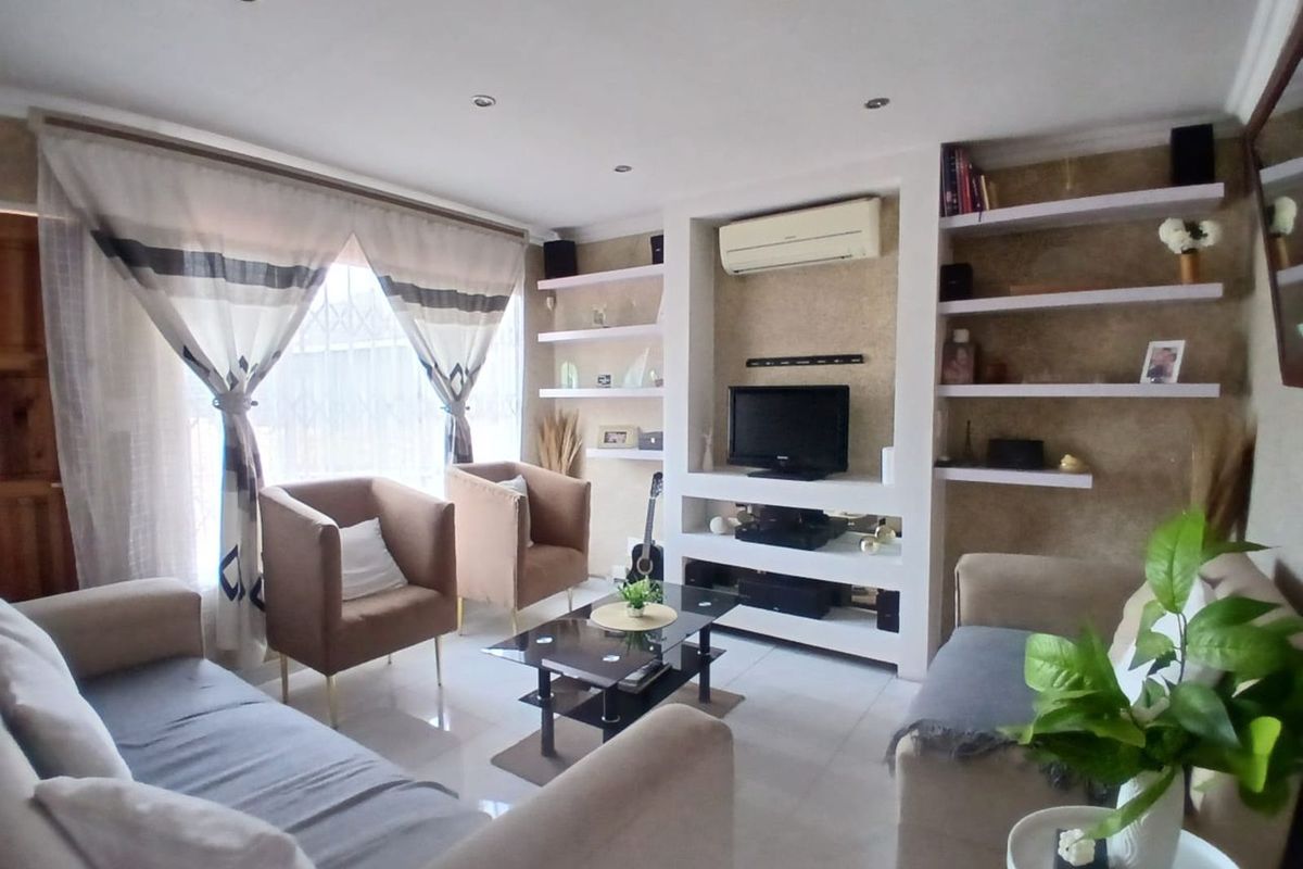 Townhouse For Sale in Ormonde - Photo 4