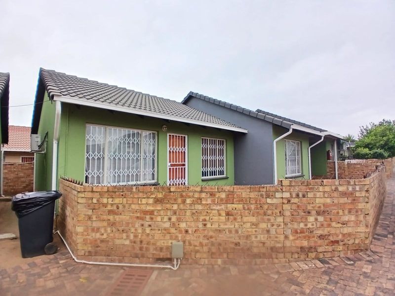 Townhouse For Sale in Ormonde - Photo 1