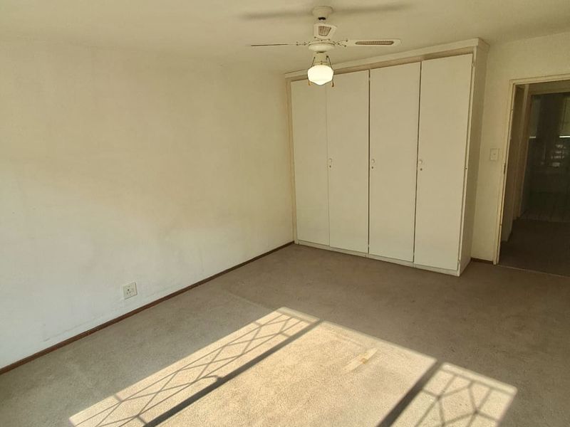 House For Sale in Robindale - Photo 9