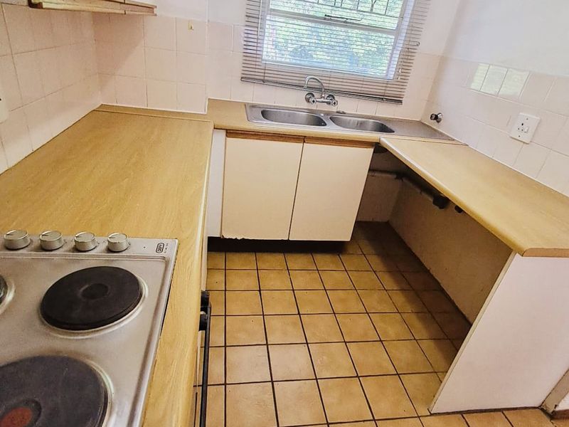 House For Sale in Robindale - Photo 2