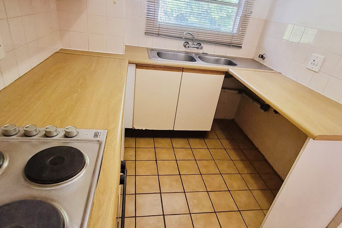 House For Sale in Robindale - Photo 2