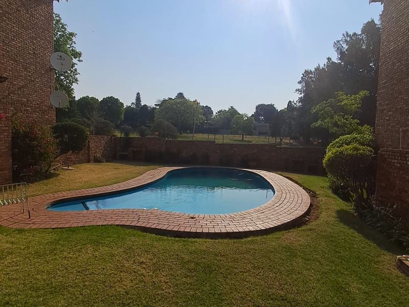 House For Sale in Robindale - Photo 8