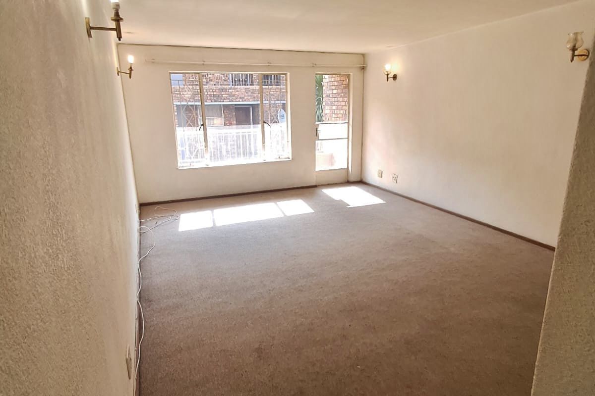 House For Sale in Robindale - Photo 5