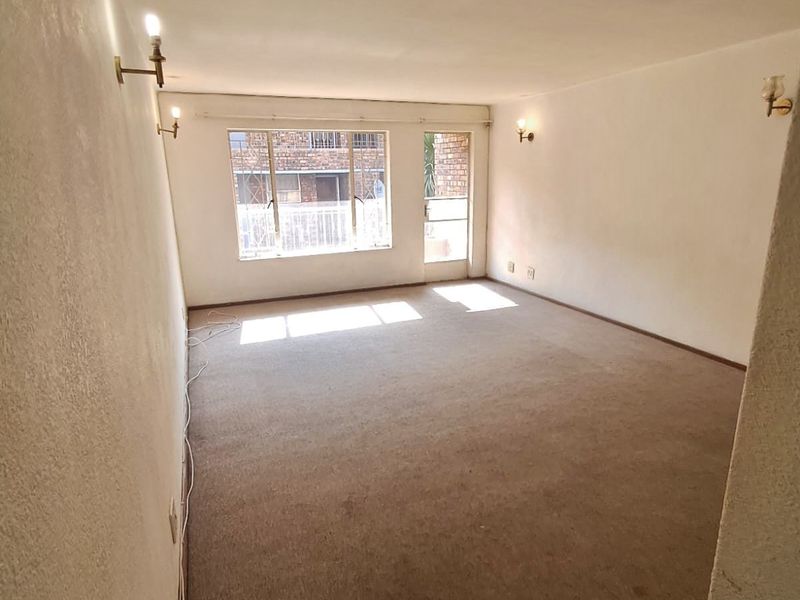 House For Sale in Robindale - Photo 5