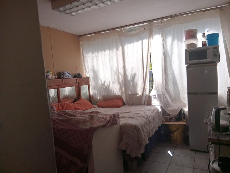 Apartment For Sale in Sunnyside - Photo 2