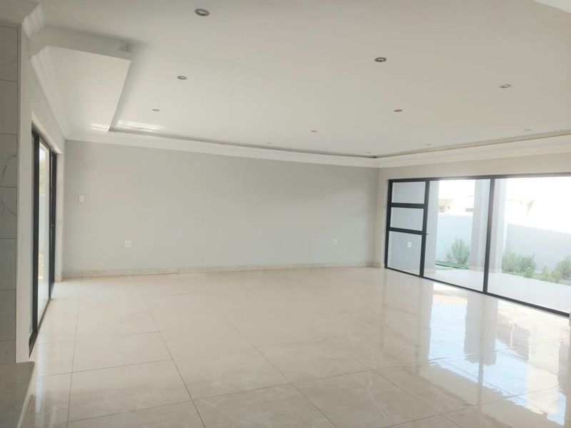 House For Sale in Savannah Country Estate - Photo 4