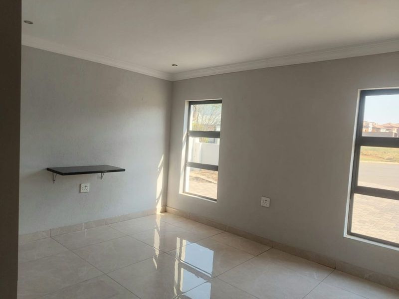 House For Sale in Savannah Country Estate - Photo 5