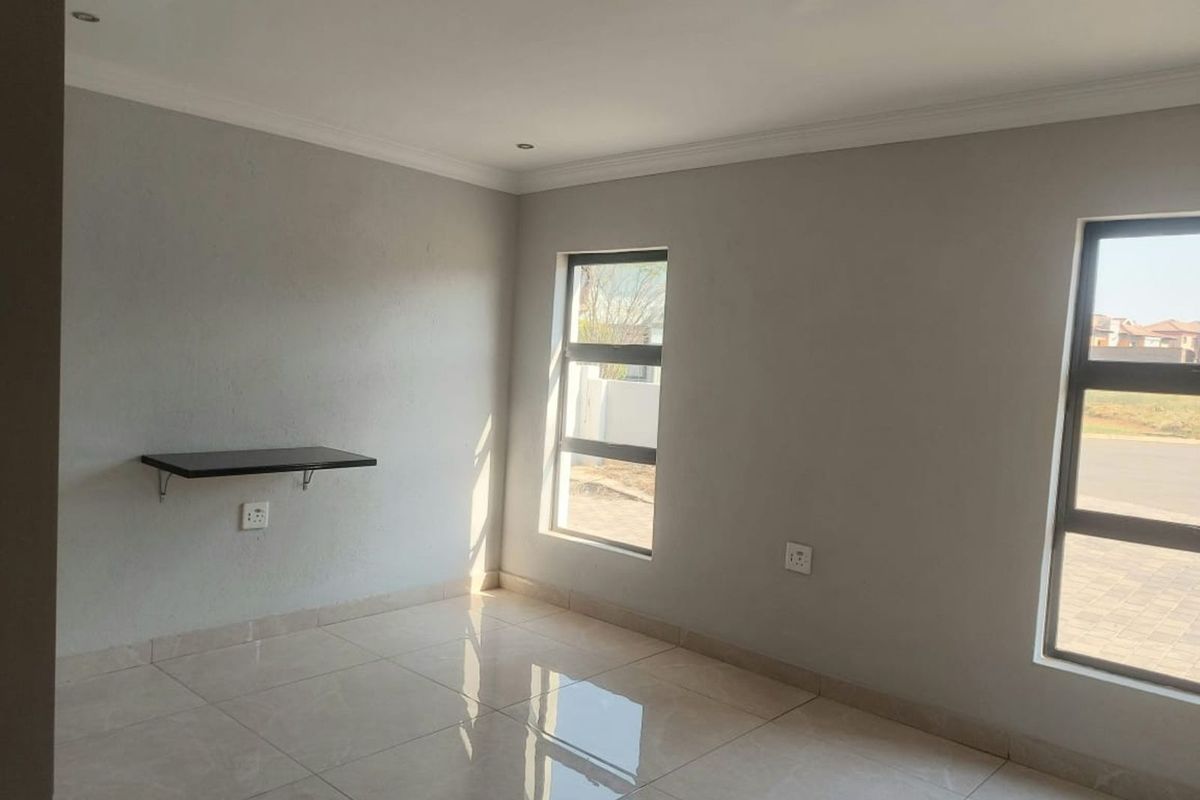 House For Sale in Savannah Country Estate - Photo 5