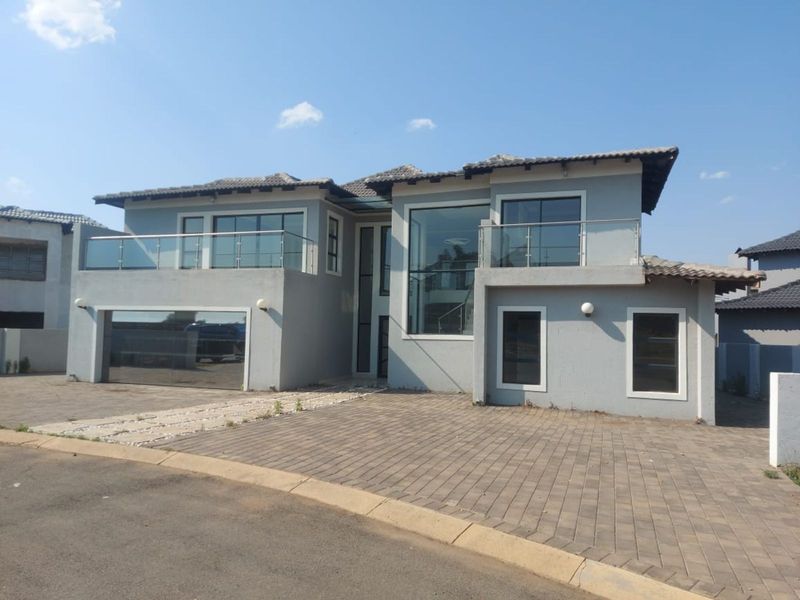 House For Sale in Savannah Country Estate - Photo 3