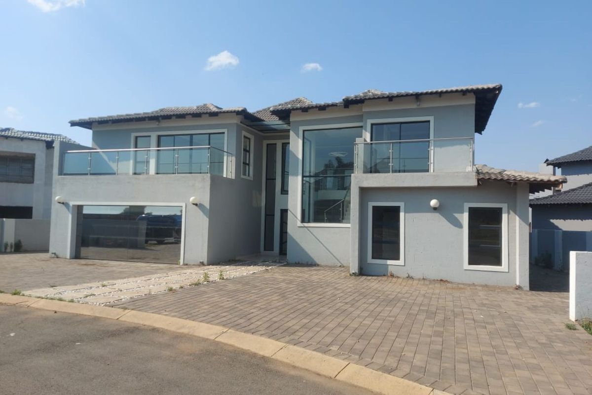 House For Sale in Savannah Country Estate - Photo 3