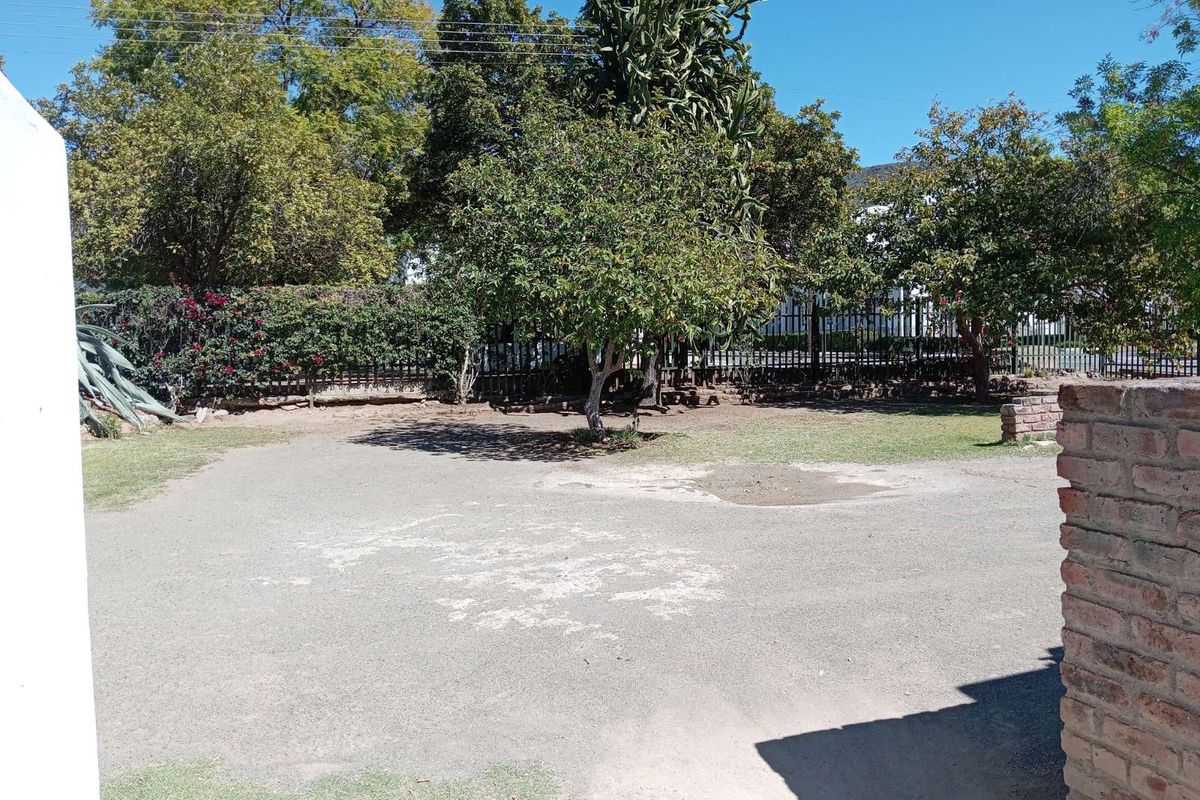 Guest House For Sale in Graaff-Reinet Central - Photo 3