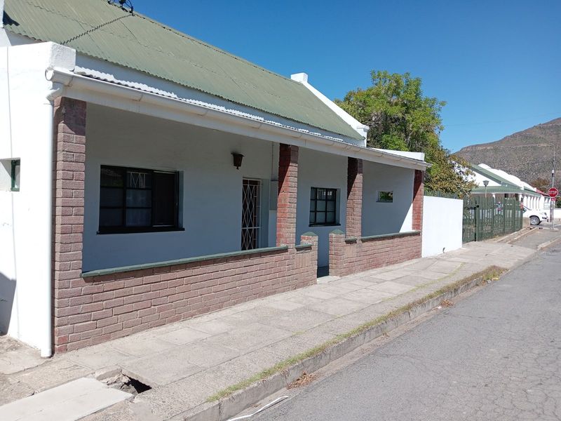 Guest House For Sale in Graaff-Reinet Central - Photo 2