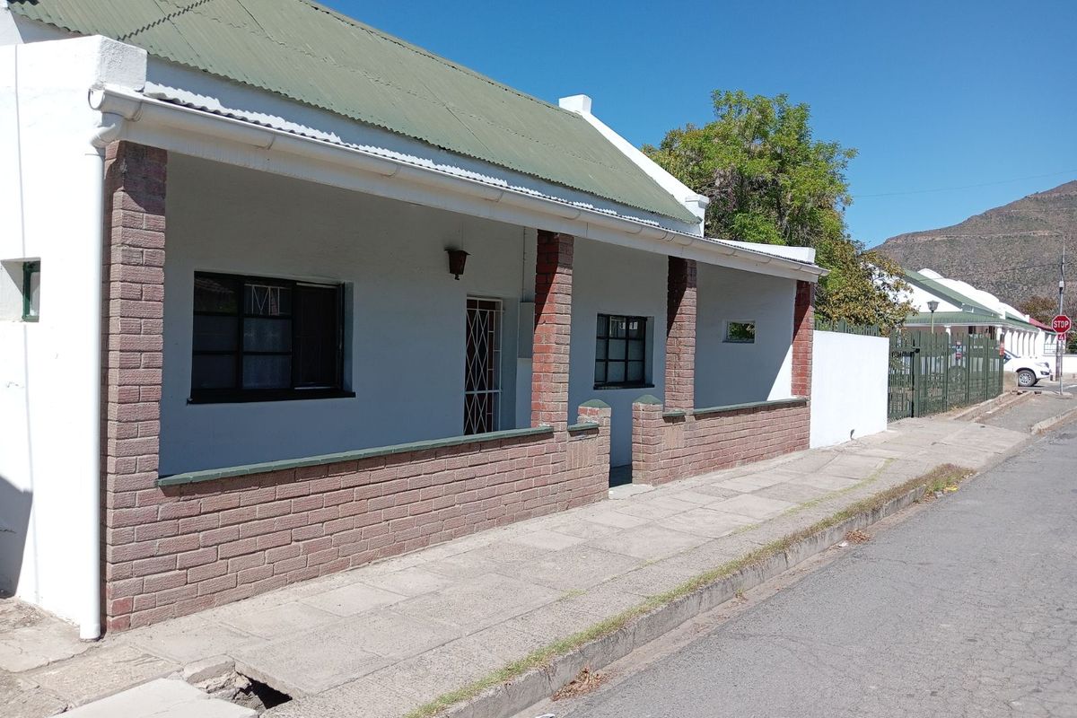 Guest House For Sale in Graaff-Reinet Central - Photo 2