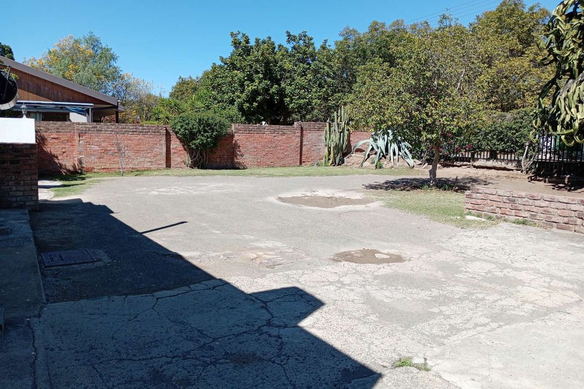 Guest House For Sale in Graaff-Reinet Central - Photo 5