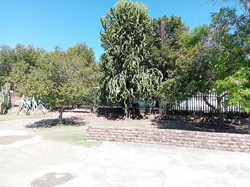 Guest House For Sale in Graaff-Reinet Central - Photo 4