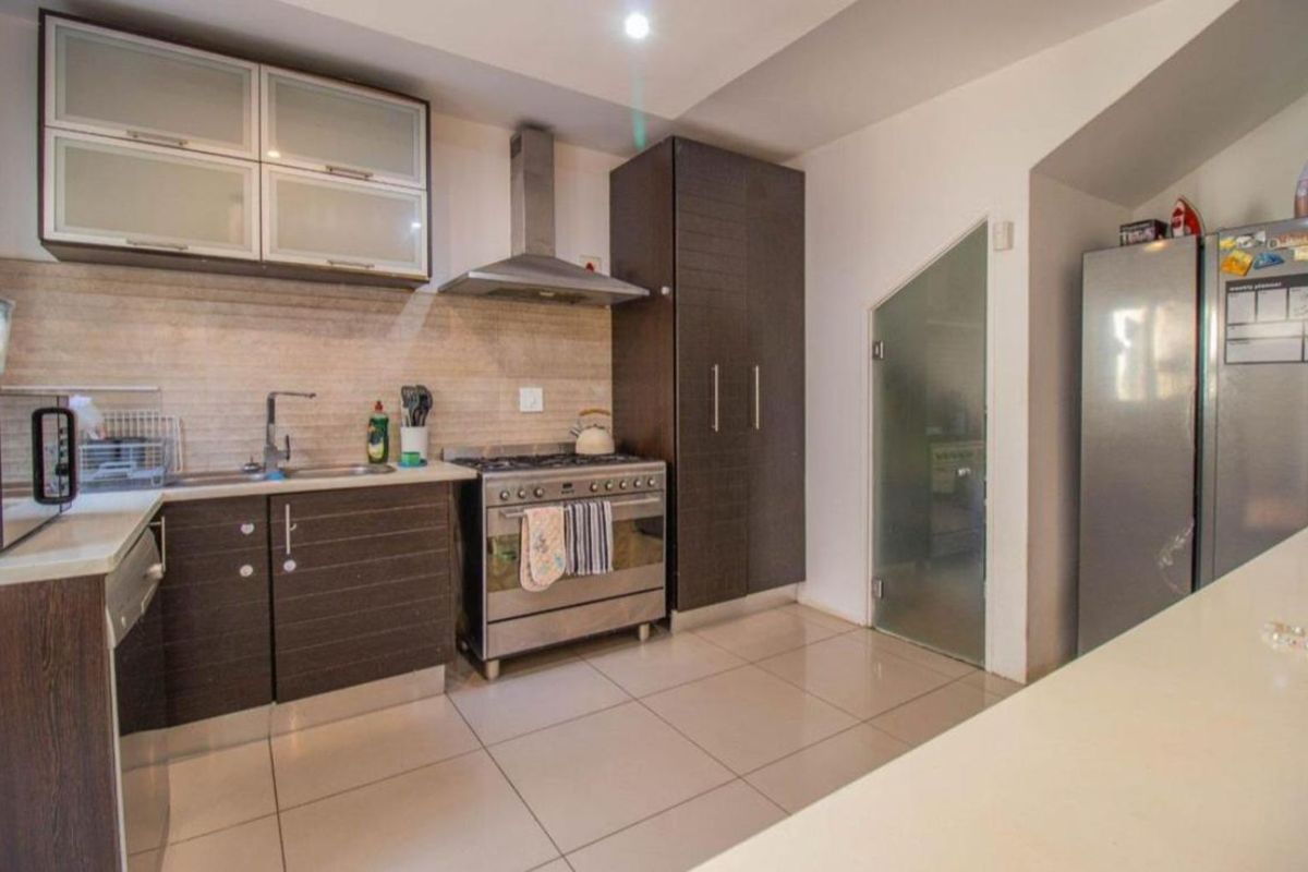 Townhouse For Sale in Atholl Gardens - Photo 5