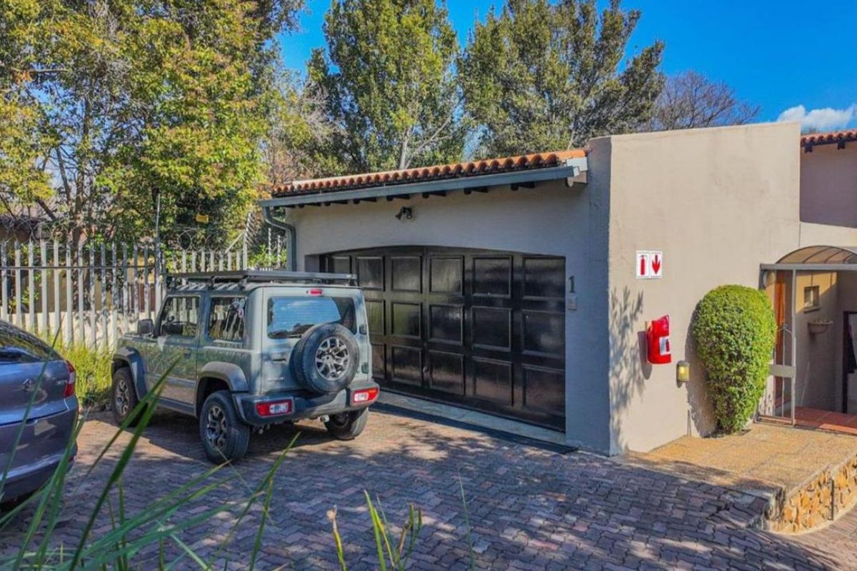 Townhouse For Sale in Atholl Gardens - Photo 2