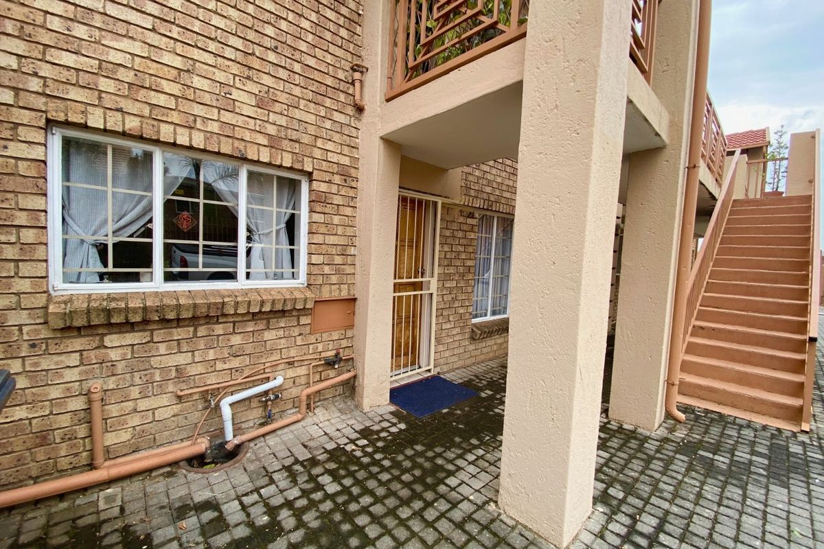 Townhouse For Sale in Amberfield - Photo 3