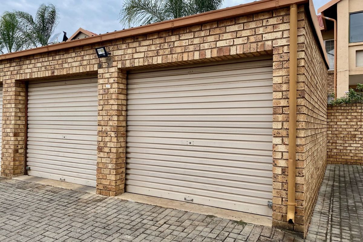 Townhouse For Sale in Amberfield - Photo 4