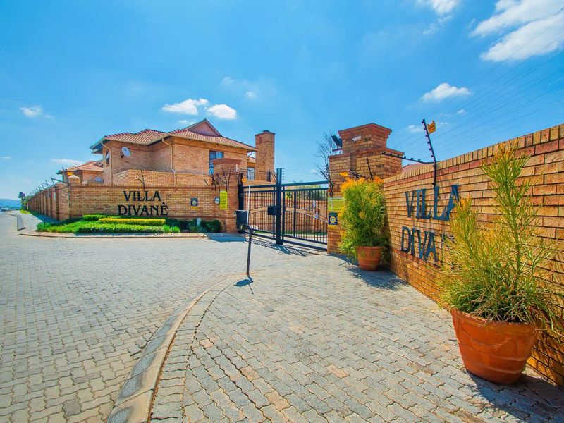 House For Sale in Randpark Ridge - Photo 2